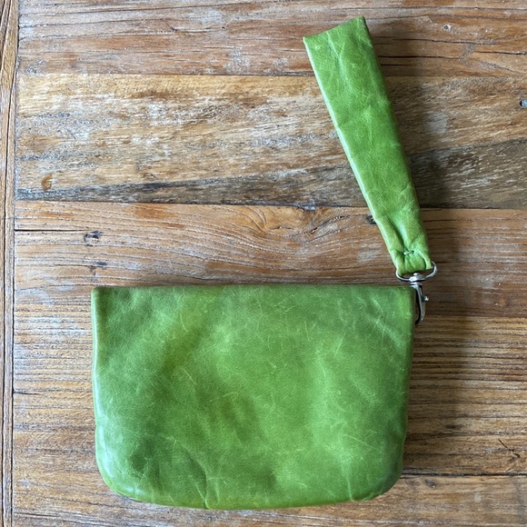 MO851 Clutch / Wristlet - Picture 7 of 7